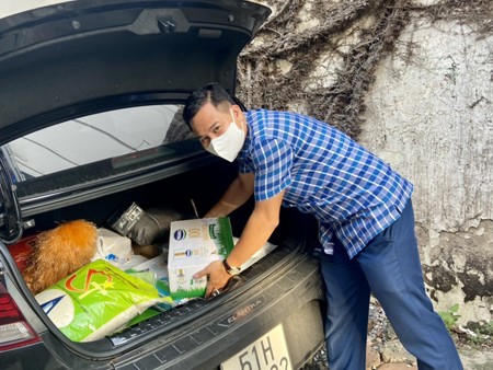 RISME hỗ trợ các hoàn cảnh khó khăn vì đại dịch Covid 19 tại quận Ba Đình (ngày 11/09/2021) RISME hỗ trợ các hoàn cảnh khó khăn vì đại dịch Covid 19 tại quận Ba Đình (ngày 11/09/2021)